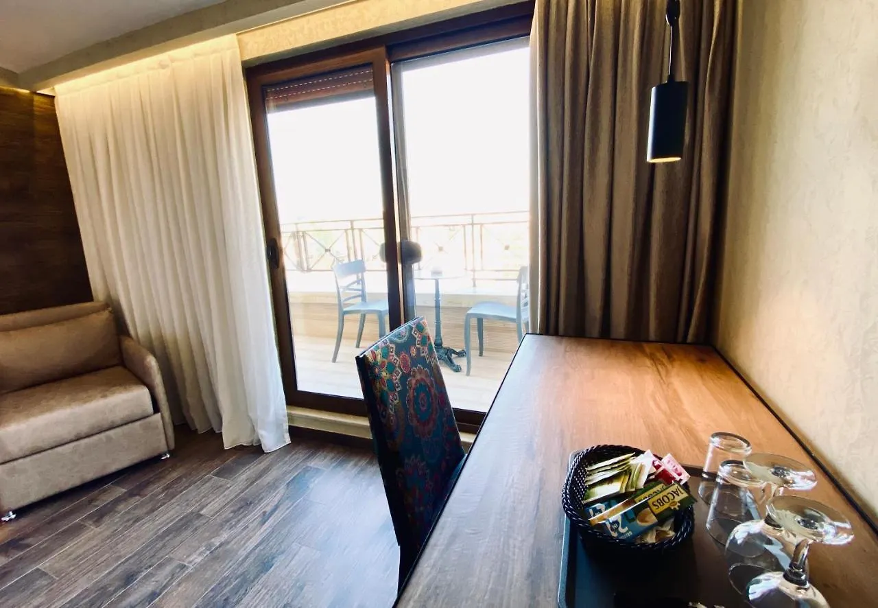 Apartment Deluxe Rooms In Blloku Area Tirana