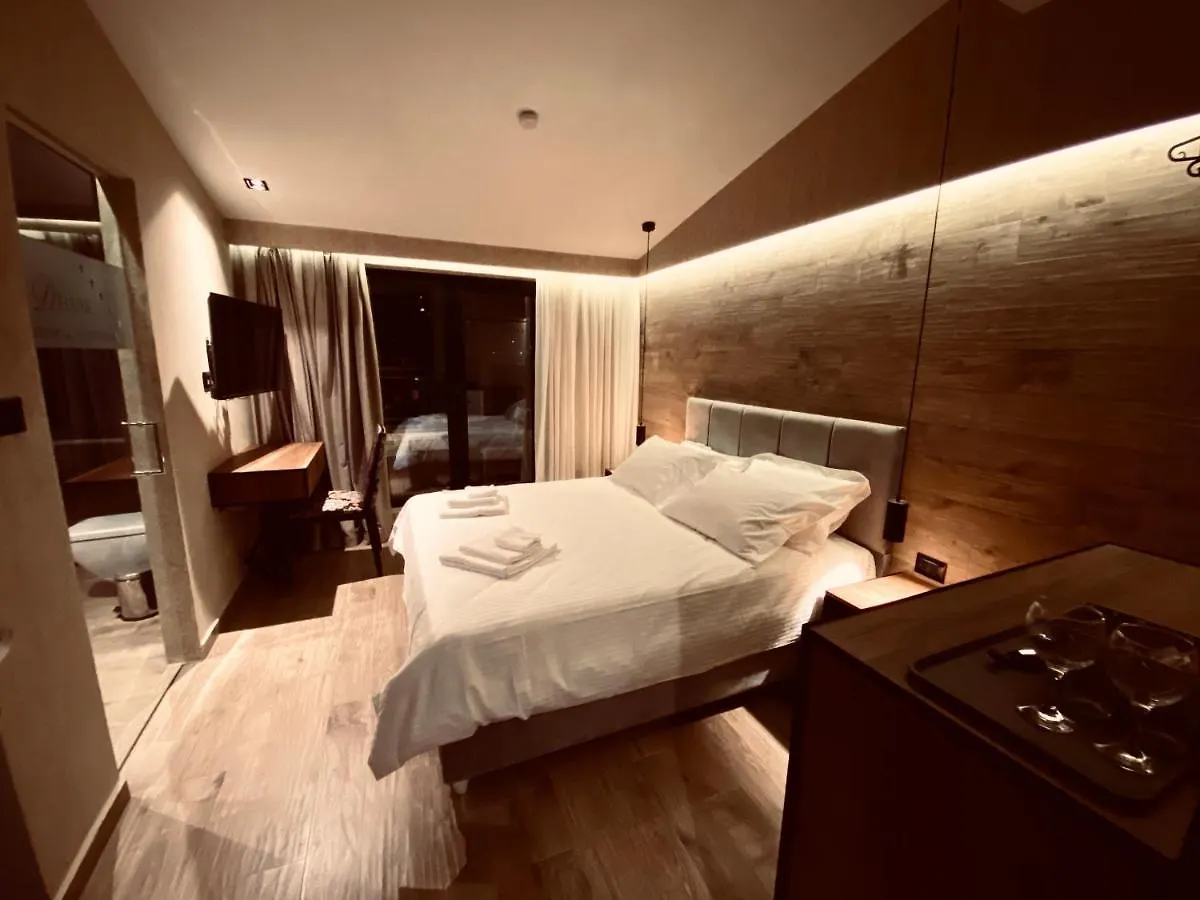 Deluxe Rooms In Blloku Area Tirana 0*,