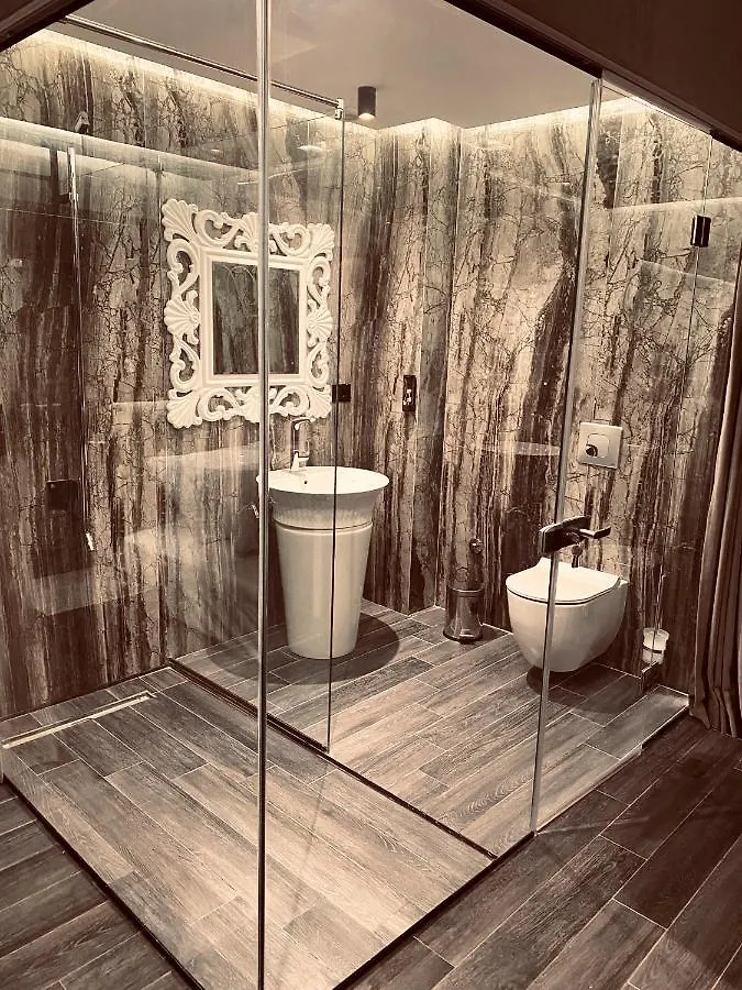 Apartment Deluxe Rooms In Blloku Area Tirana